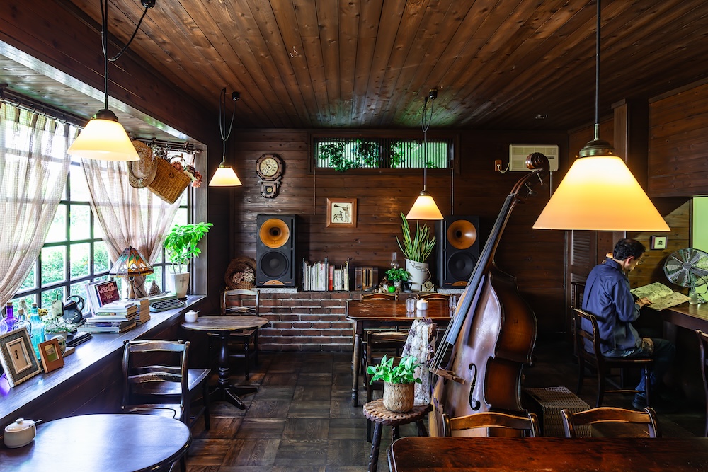 WAY OUT EAST. 旅とジャズ喫茶 “ベイシー”を起点に岩手，三陸を巡る